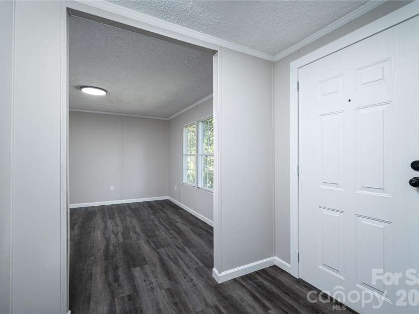 5047 Longbow Pointe, Kings Mountain, NC 28086.  MLS# CAR4436192, YatesRealty ID 57607. Flex room or Dining Room off of Foyer and connects to Kitchen