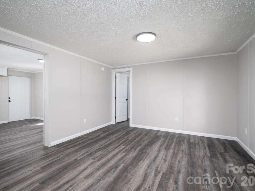 5047 Longbow Pointe, Kings Mountain, NC 28086.  MLS# CAR4436192, YatesRealty ID 57607. Flex/Dining Room
