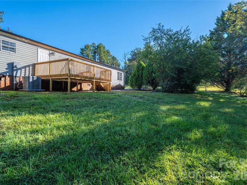 5047 Longbow Pointe, Kings Mountain, NC 28086.  MLS# CAR4436192, YatesRealty ID 57607. Large backyard