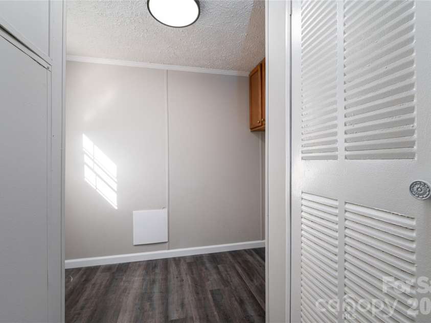 5047 Longbow Pointe, Kings Mountain, NC 28086.  MLS# CAR4436192, YatesRealty ID 57607. Laundry Room