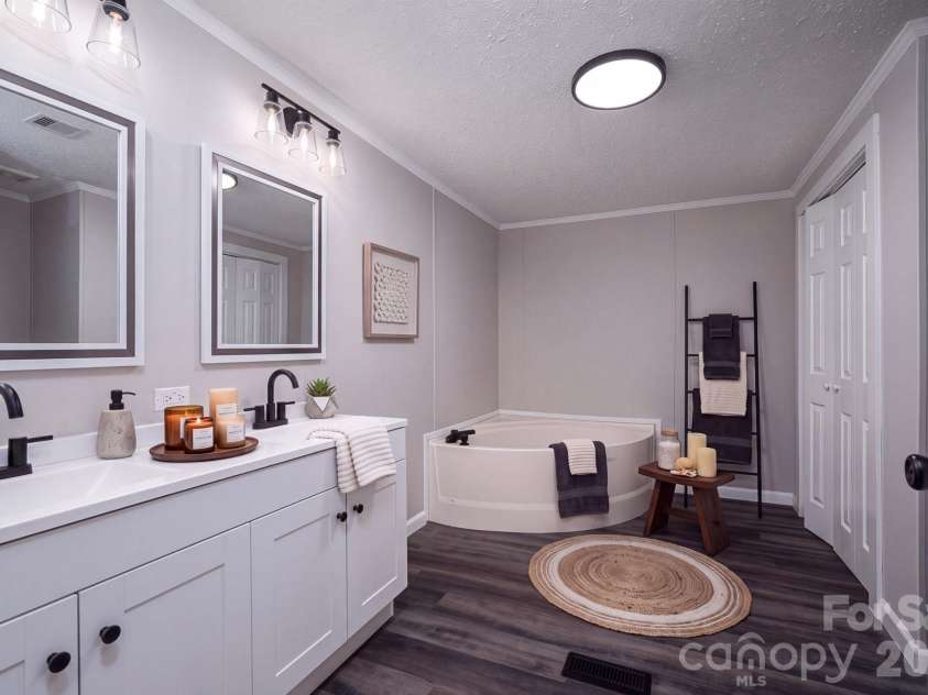 5047 Longbow Pointe, Kings Mountain, NC 28086.  MLS# CAR4436192, YatesRealty ID 57607. Virtually staged Primary Bathroom