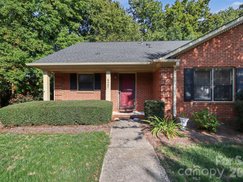 8407 Coulwood Oak Lane, Charlotte, NC 28214.  MLS# CAR4435190, YatesRealty ID 57608. 