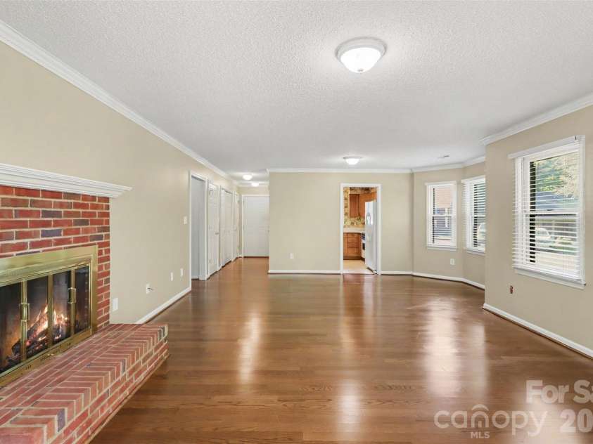 8407 Coulwood Oak Lane, Charlotte, NC 28214.  MLS# CAR4435190, YatesRealty ID 57608. 