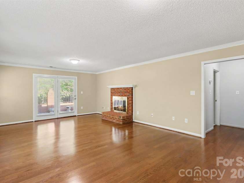 8407 Coulwood Oak Lane, Charlotte, NC 28214.  MLS# CAR4435190, YatesRealty ID 57608. 