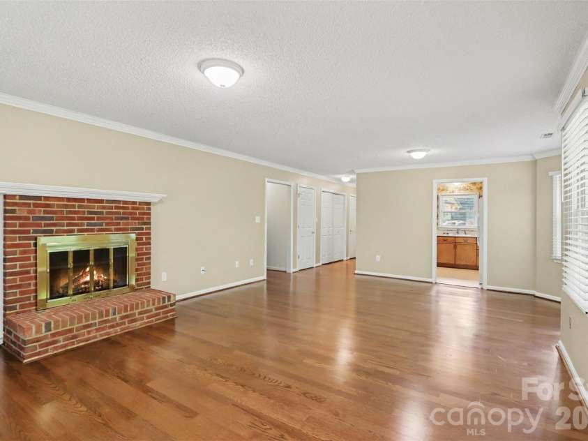 8407 Coulwood Oak Lane, Charlotte, NC 28214.  MLS# CAR4435190, YatesRealty ID 57608. 