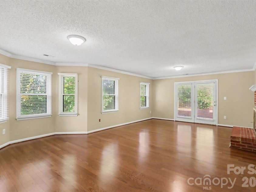 8407 Coulwood Oak Lane, Charlotte, NC 28214.  MLS# CAR4435190, YatesRealty ID 57608. 
