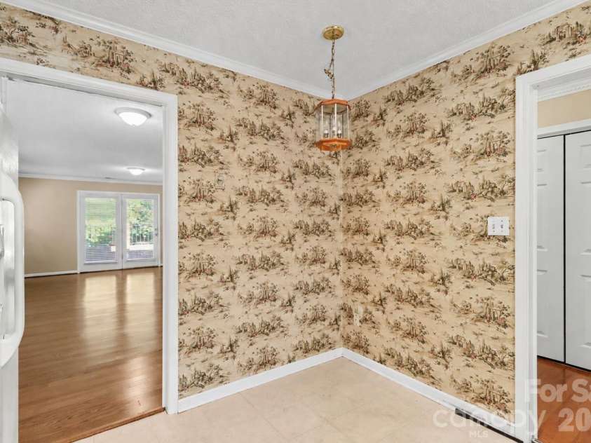 8407 Coulwood Oak Lane, Charlotte, NC 28214.  MLS# CAR4435190, YatesRealty ID 57608. 