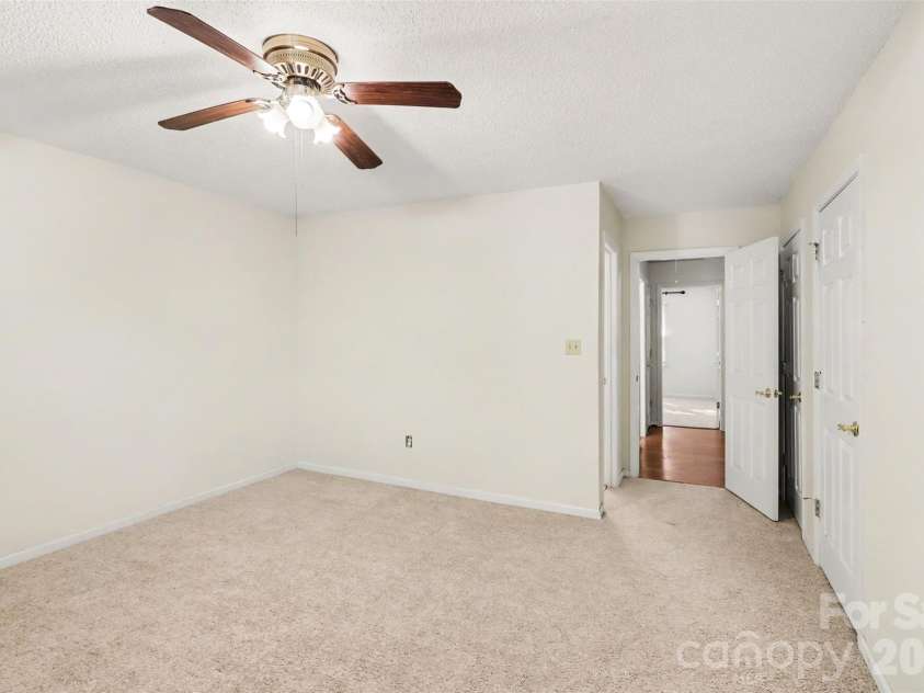 8407 Coulwood Oak Lane, Charlotte, NC 28214.  MLS# CAR4435190, YatesRealty ID 57608. 
