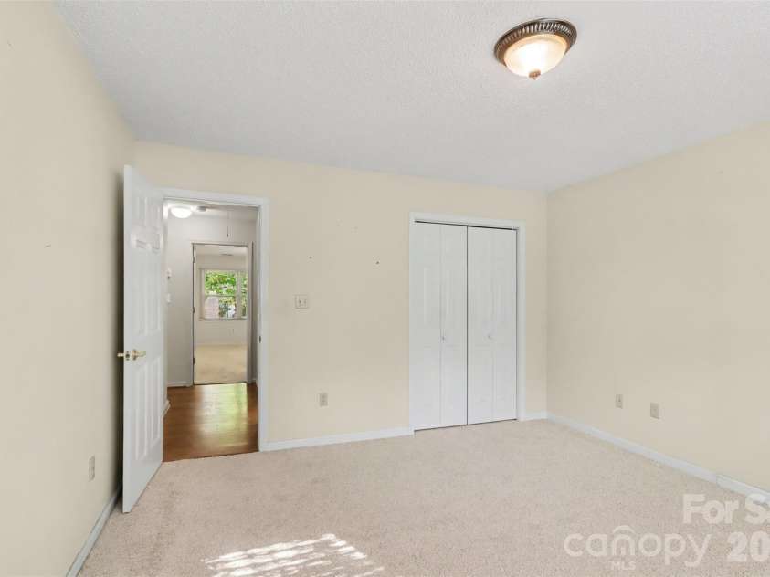 8407 Coulwood Oak Lane, Charlotte, NC 28214.  MLS# CAR4435190, YatesRealty ID 57608. 