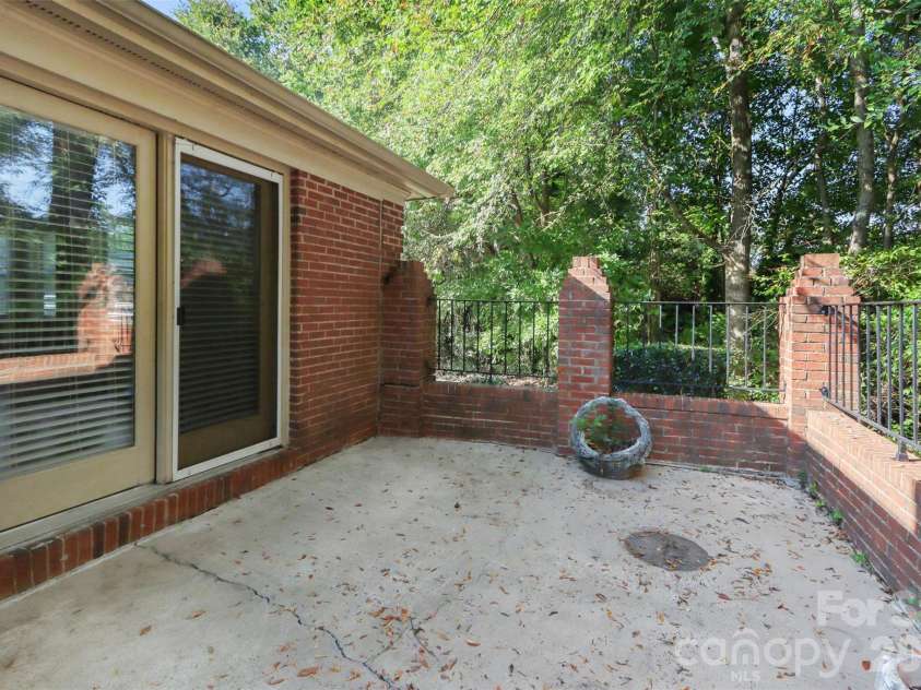 8407 Coulwood Oak Lane, Charlotte, NC 28214.  MLS# CAR4435190, YatesRealty ID 57608. 