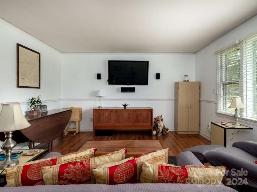 408 Pine Ridge Road, Duncan, SC 29334.  MLS# CAR4201970, YatesRealty ID 5761. 