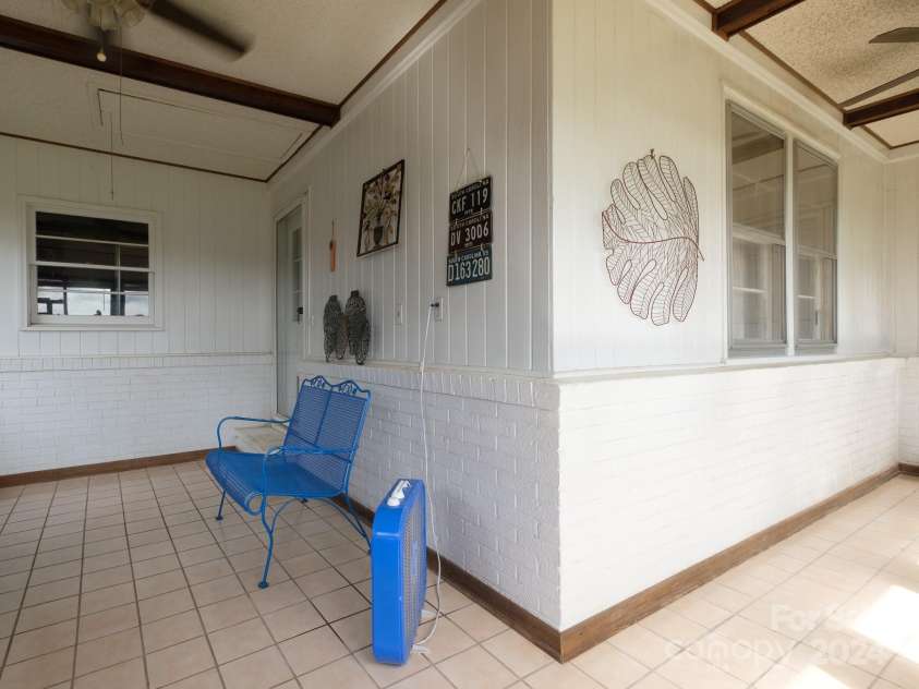 408 Pine Ridge Road, Duncan, SC 29334.  MLS# CAR4201970, YatesRealty ID 5761. Sunporch not counted in sq footage-not heated and cooled