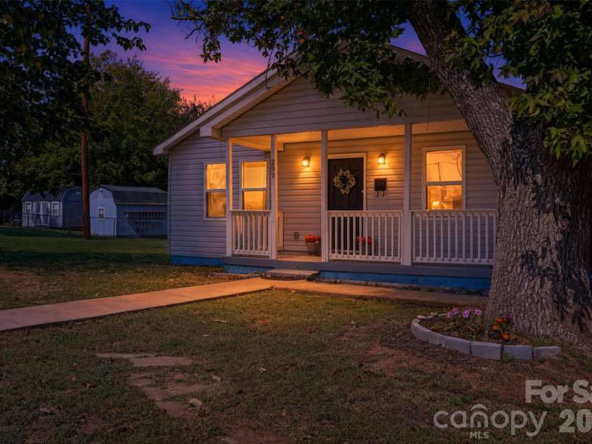 2996 1st Avenue, Hickory, NC 28601.  MLS# CAR4435995, YatesRealty ID 57610. 