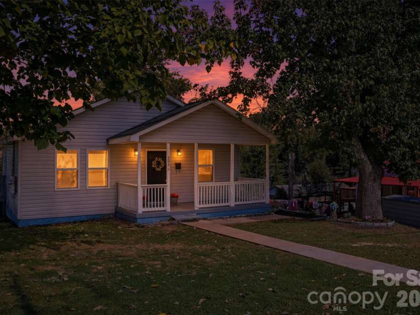 2996 1st Avenue, Hickory, NC 28601.  MLS# CAR4435995, YatesRealty ID 57610. 