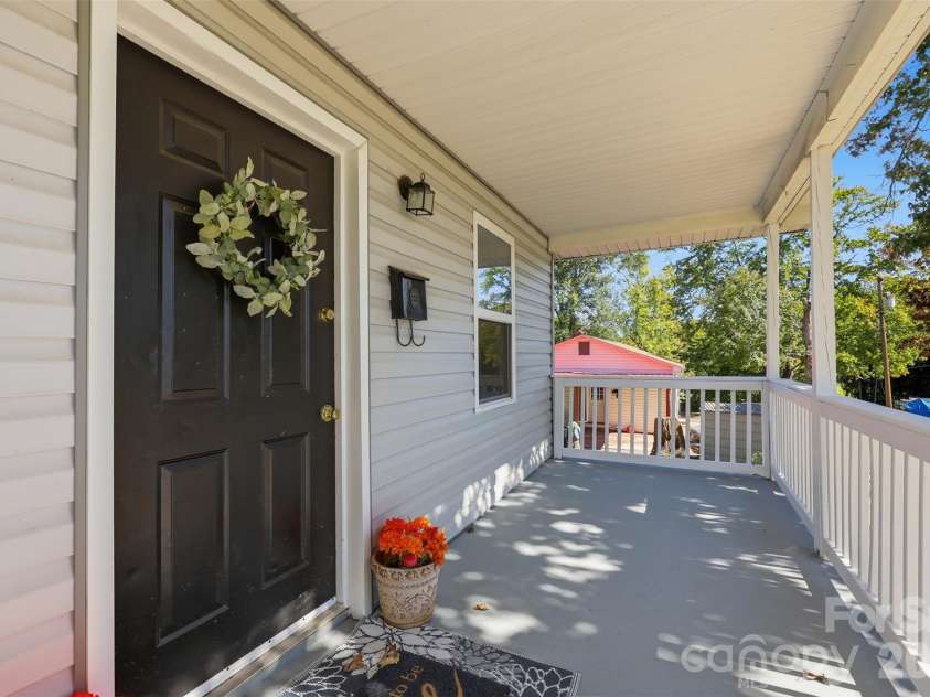 2996 1st Avenue, Hickory, NC 28601.  MLS# CAR4435995, YatesRealty ID 57610. 