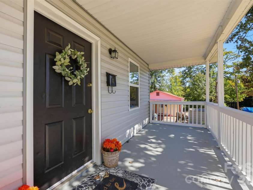 2996 1st Avenue, Hickory, NC 28601.  MLS# CAR4435995, YatesRealty ID 57610. 
