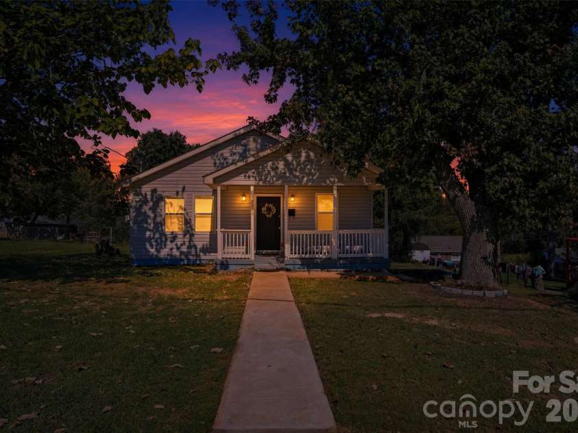 2996 1st Avenue, Hickory, NC 28601.  MLS# CAR4435995, YatesRealty ID 57610. 