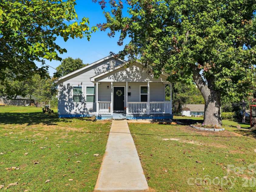 2996 1st Avenue, Hickory, NC 28601.  MLS# CAR4435995, YatesRealty ID 57610. 