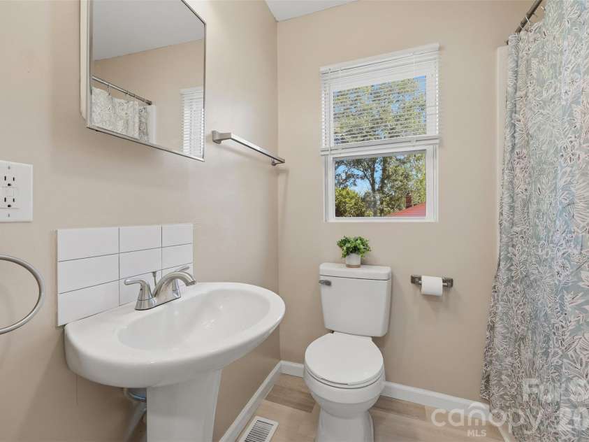 2996 1st Avenue, Hickory, NC 28601.  MLS# CAR4435995, YatesRealty ID 57610. Full bath