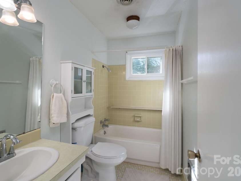 2123 Poinsett Drive, Rock Hill, SC 29732.  MLS# CAR4435824, YatesRealty ID 57611. 