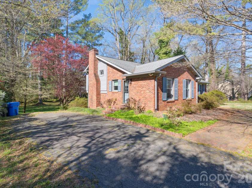 2123 Poinsett Drive, Rock Hill, SC 29732.  MLS# CAR4435824, YatesRealty ID 57611. 