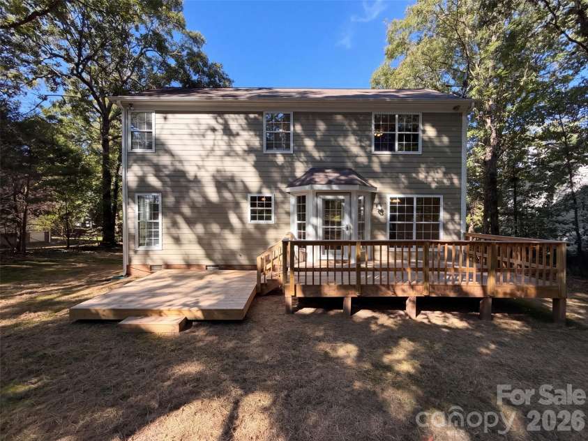 8224 Hunley Ridge Road, Matthews, NC 28104.  MLS# CAR4436204, YatesRealty ID 57614. 