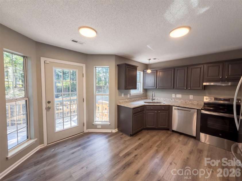 8224 Hunley Ridge Road, Matthews, NC 28104.  MLS# CAR4436204, YatesRealty ID 57614. 