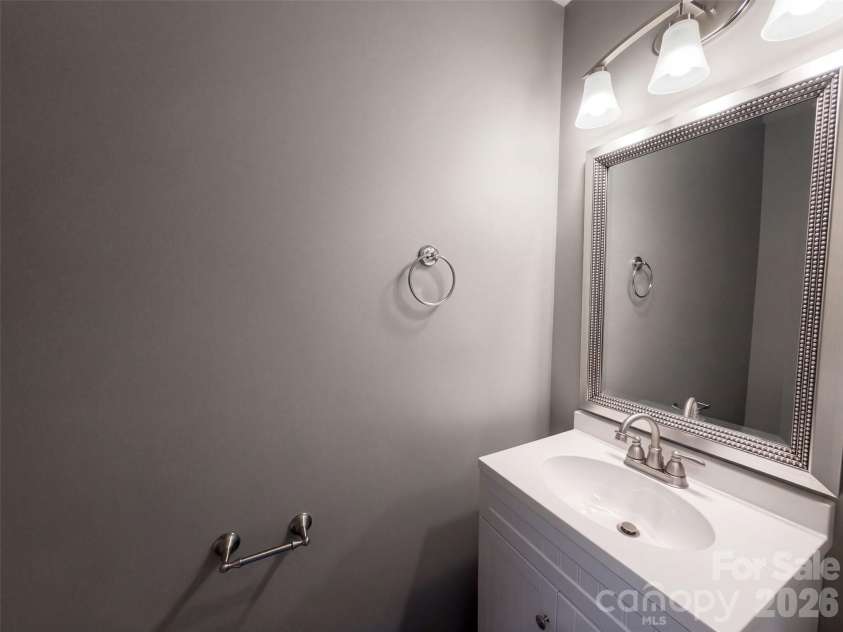 8224 Hunley Ridge Road, Matthews, NC 28104.  MLS# CAR4436204, YatesRealty ID 57614. 