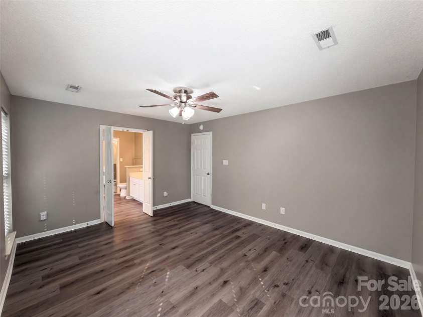 8224 Hunley Ridge Road, Matthews, NC 28104.  MLS# CAR4436204, YatesRealty ID 57614. 