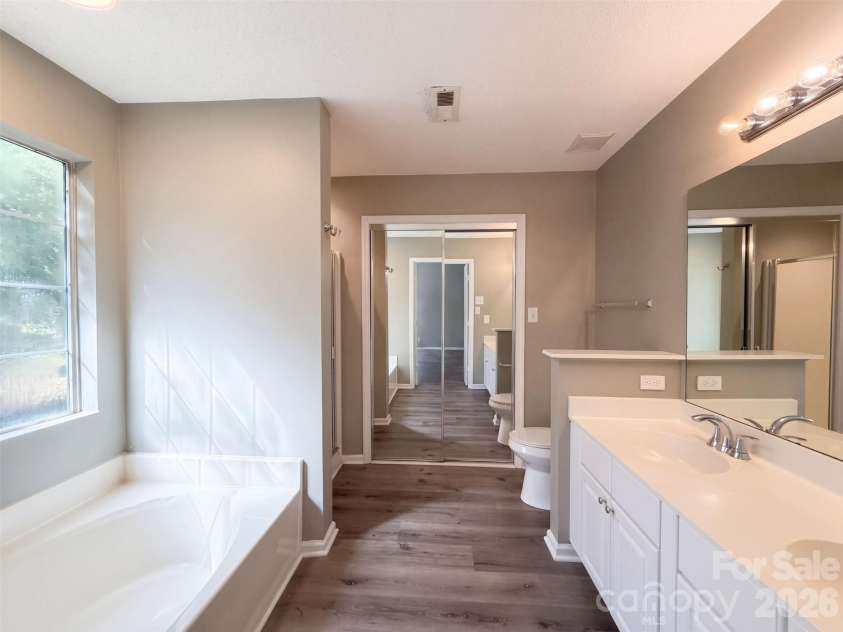 8224 Hunley Ridge Road, Matthews, NC 28104.  MLS# CAR4436204, YatesRealty ID 57614. 