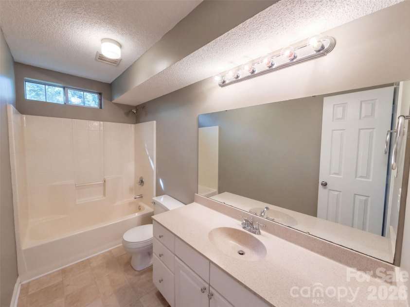 8224 Hunley Ridge Road, Matthews, NC 28104.  MLS# CAR4436204, YatesRealty ID 57614. 