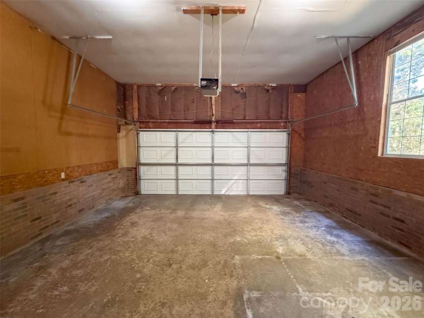 8224 Hunley Ridge Road, Matthews, NC 28104.  MLS# CAR4436204, YatesRealty ID 57614. 