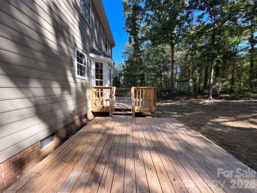 8224 Hunley Ridge Road, Matthews, NC 28104.  MLS# CAR4436204, YatesRealty ID 57614. 