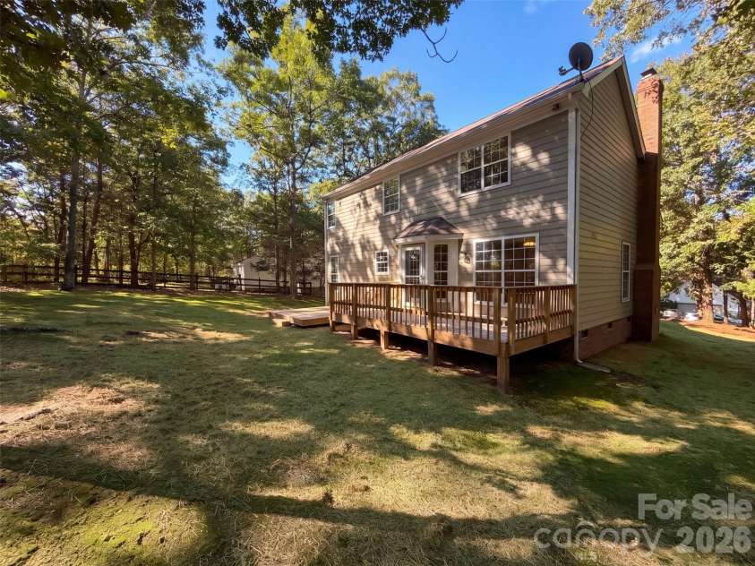 8224 Hunley Ridge Road, Matthews, NC 28104.  MLS# CAR4436204, YatesRealty ID 57614. 