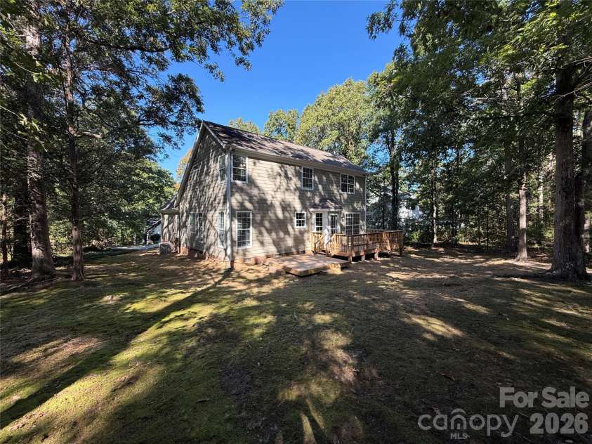 8224 Hunley Ridge Road, Matthews, NC 28104.  MLS# CAR4436204, YatesRealty ID 57614. 