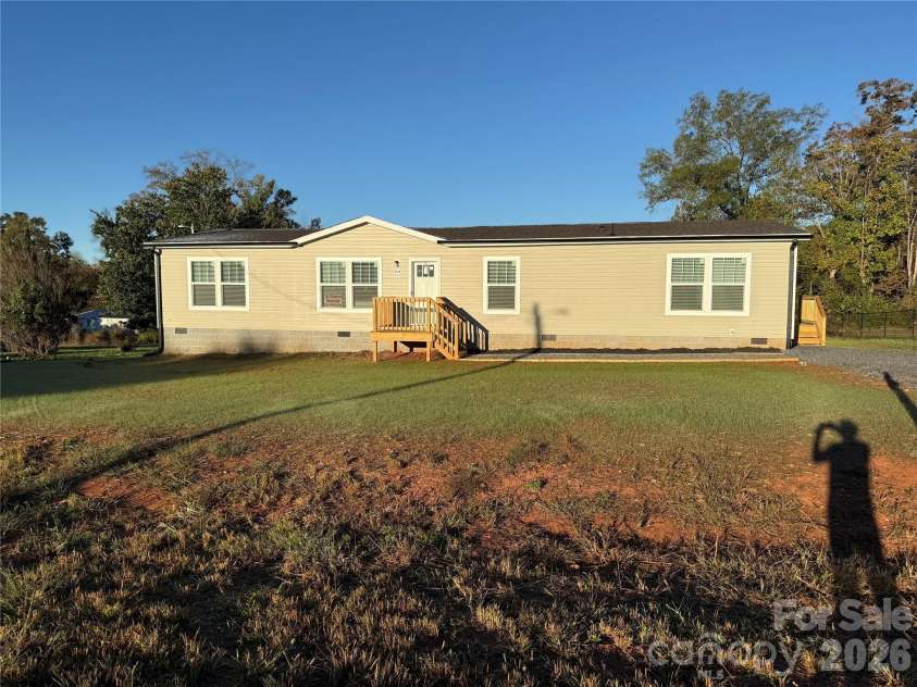 159 Titanium Drive, Statesville, NC 28625.  MLS# CAR4436205, YatesRealty ID 57617. 