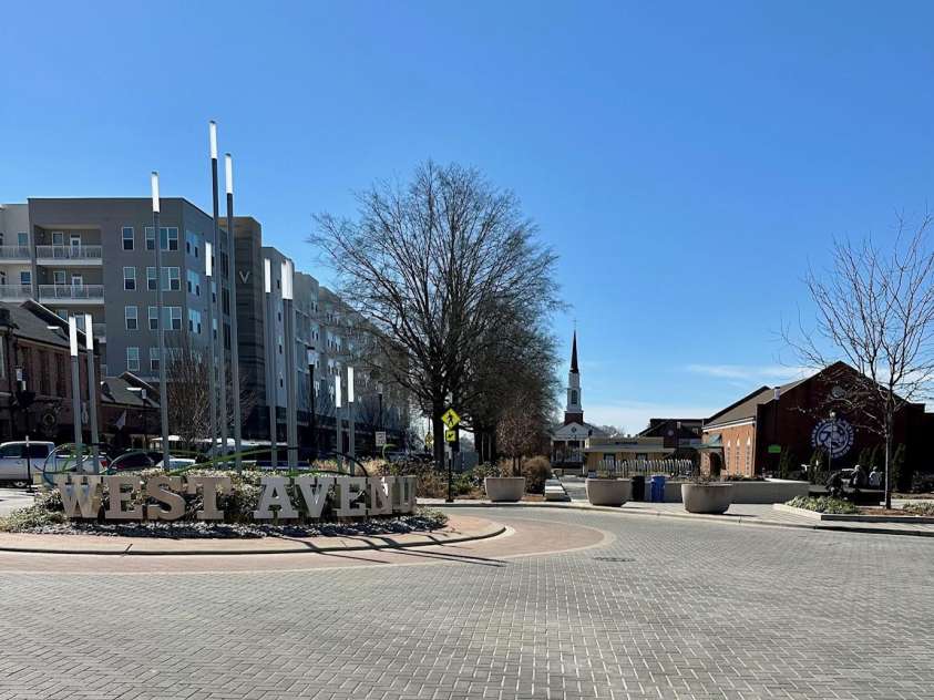 400 Martin Luther King Jr Avenue, Kannapolis, NC 28083.  MLS# CAR4225728, YatesRealty ID 5762. 3 blocks from downtown district.