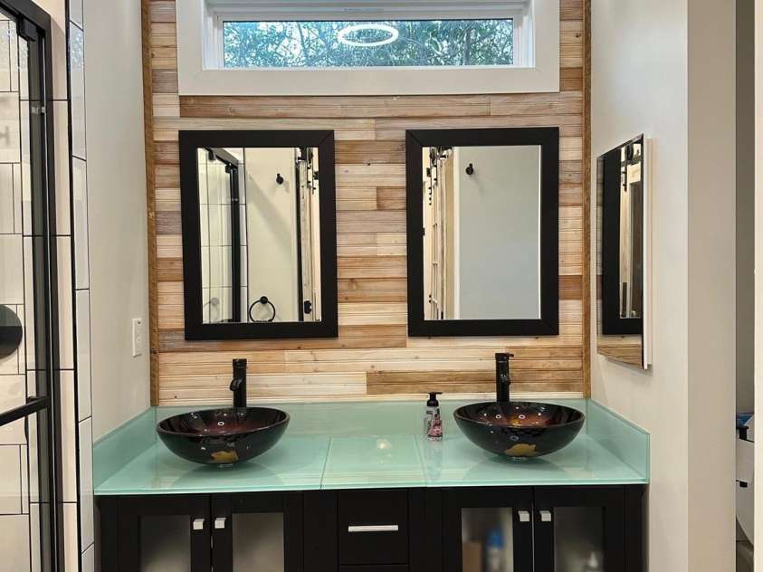 400 Martin Luther King Jr Avenue, Kannapolis, NC 28083.  MLS# CAR4225728, YatesRealty ID 5762. Double sinks and lots of light!