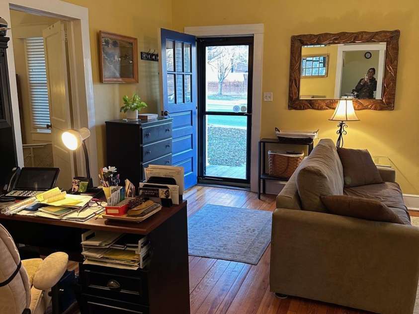 400 Martin Luther King Jr Avenue, Kannapolis, NC 28083.  MLS# CAR4225728, YatesRealty ID 5762. Large living room with corner desk unit.