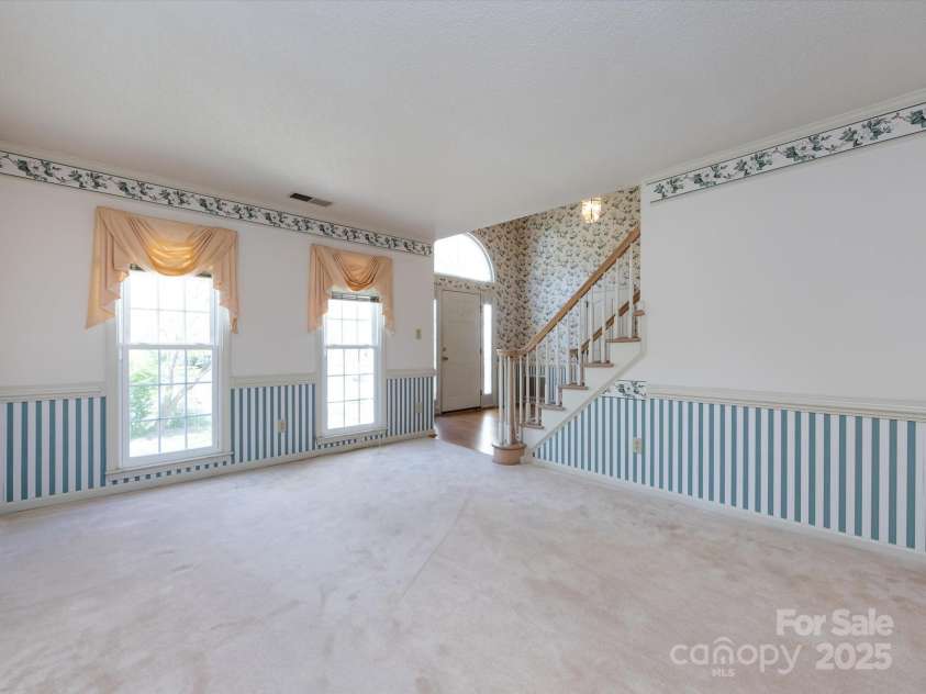 2906 Crescent Knoll Drive, Matthews, NC 28105.  MLS# CAR4242037, YatesRealty ID 5763. 