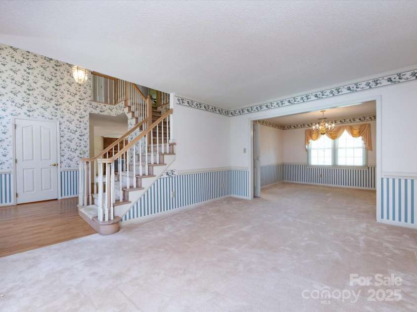2906 Crescent Knoll Drive, Matthews, NC 28105.  MLS# CAR4242037, YatesRealty ID 5763. 