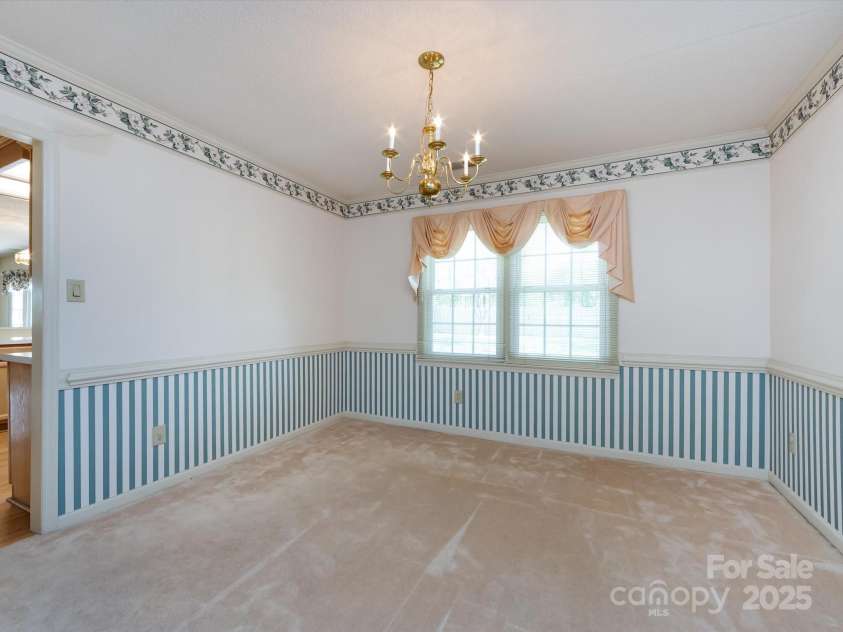 2906 Crescent Knoll Drive, Matthews, NC 28105.  MLS# CAR4242037, YatesRealty ID 5763. 