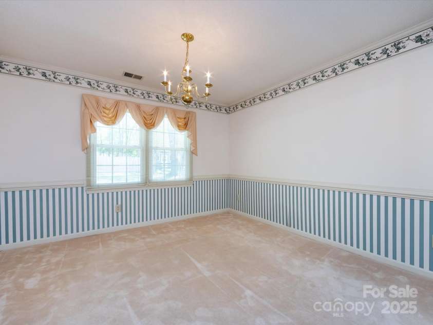 2906 Crescent Knoll Drive, Matthews, NC 28105.  MLS# CAR4242037, YatesRealty ID 5763. 