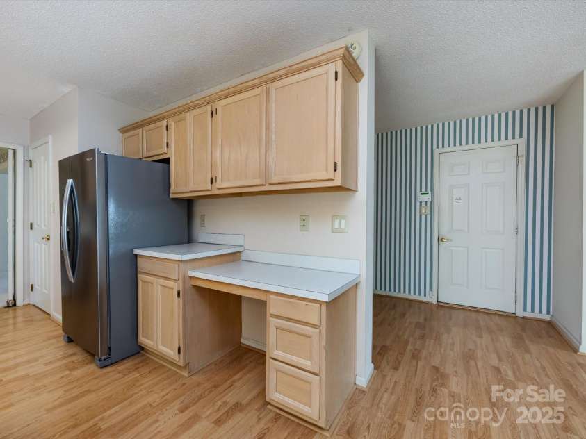2906 Crescent Knoll Drive, Matthews, NC 28105.  MLS# CAR4242037, YatesRealty ID 5763. 