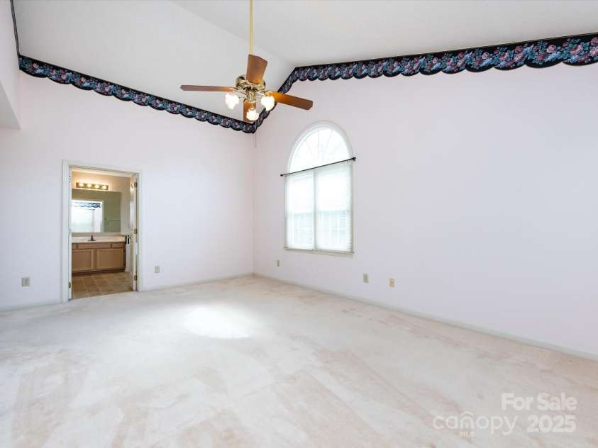 2906 Crescent Knoll Drive, Matthews, NC 28105.  MLS# CAR4242037, YatesRealty ID 5763. 