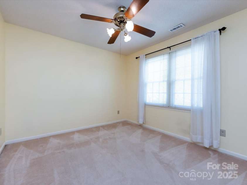 2906 Crescent Knoll Drive, Matthews, NC 28105.  MLS# CAR4242037, YatesRealty ID 5763. 
