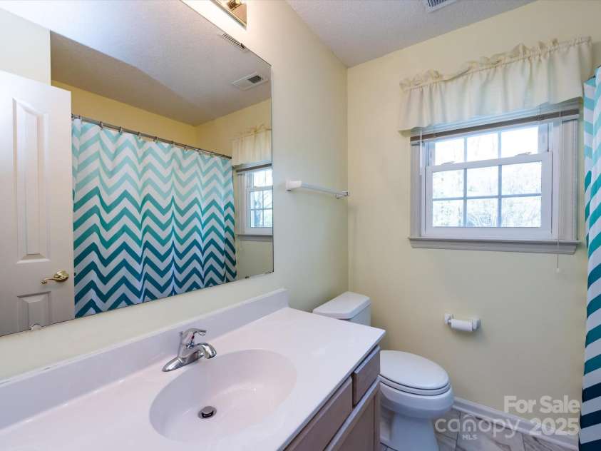 2906 Crescent Knoll Drive, Matthews, NC 28105.  MLS# CAR4242037, YatesRealty ID 5763. 