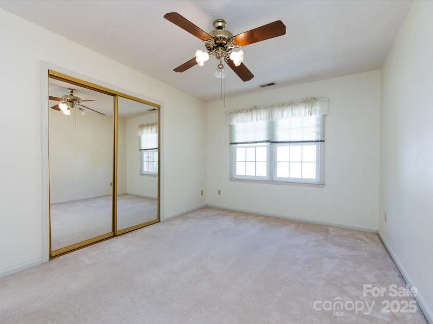 2906 Crescent Knoll Drive, Matthews, NC 28105.  MLS# CAR4242037, YatesRealty ID 5763. 