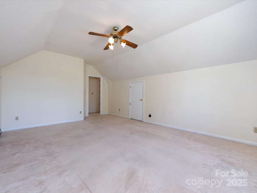 2906 Crescent Knoll Drive, Matthews, NC 28105.  MLS# CAR4242037, YatesRealty ID 5763. 