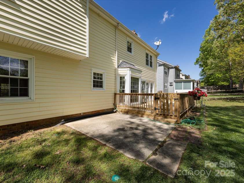 2906 Crescent Knoll Drive, Matthews, NC 28105.  MLS# CAR4242037, YatesRealty ID 5763. 
